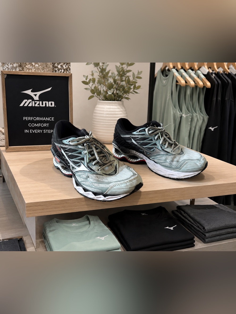 Mizuno Sneakers - size 6